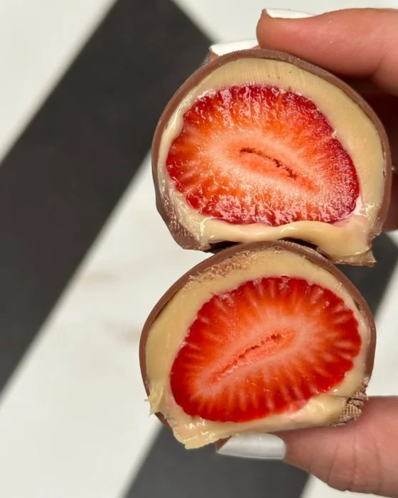Bombom de Morango, Grão Confeitaria Saudável
