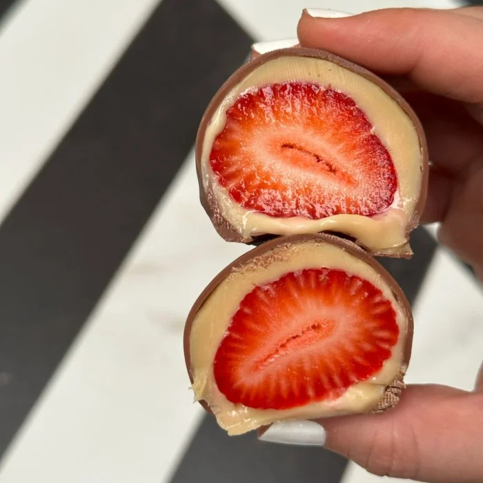 Bombom de Morango, Grão Confeitaria Saudável