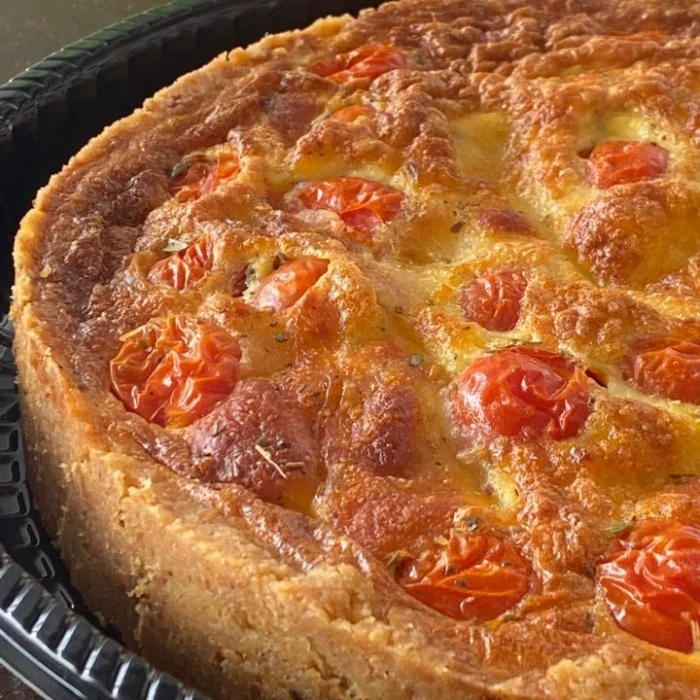 Quiche Salgada Caprese (Com lactose), Grão Confeitaria Saudável