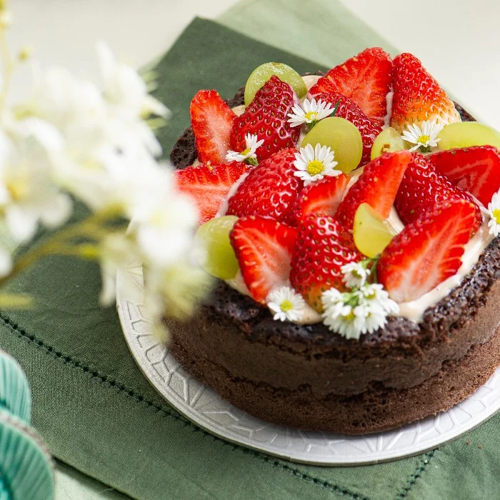 Bolo Piscininha - Chocolate, Doce de Leite e Frutas, Grão Confeitaria Saudável